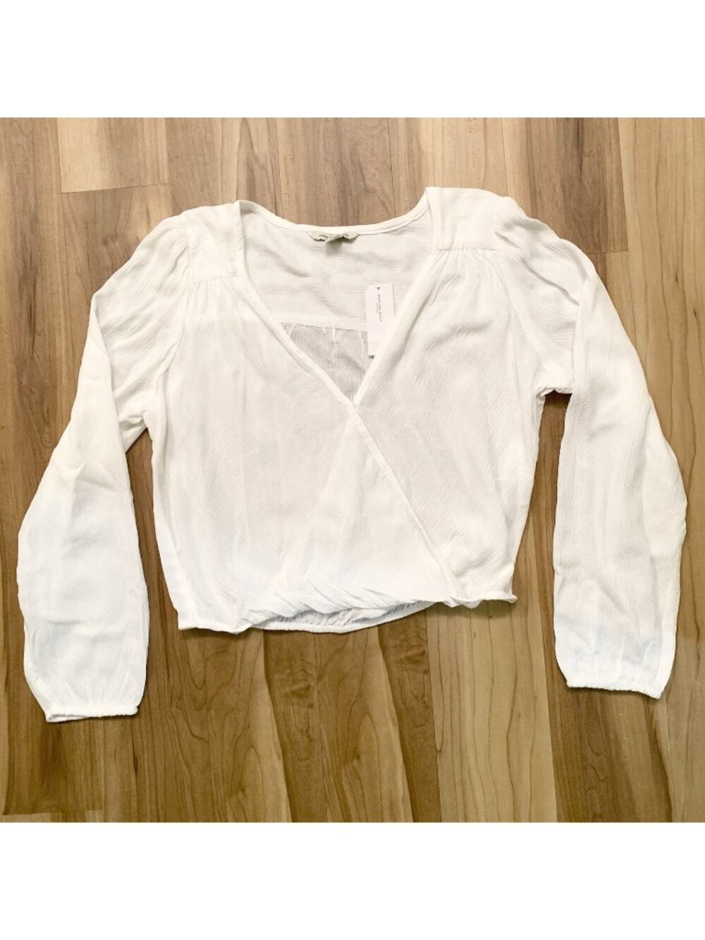 American Eagle White Medium Cropped Long Sleeve Faux Wrap Blouse Top Shirt NWT